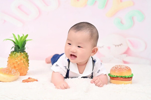 安吉八个月宝宝打嗝